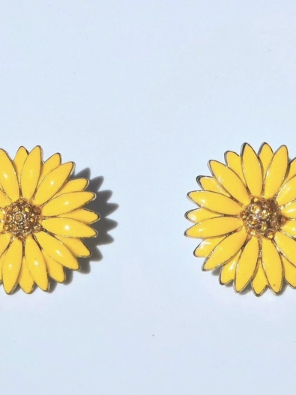 Beautiful Vintage Yellow Flower Earrings, Goldtone, Pierced, Unsigned